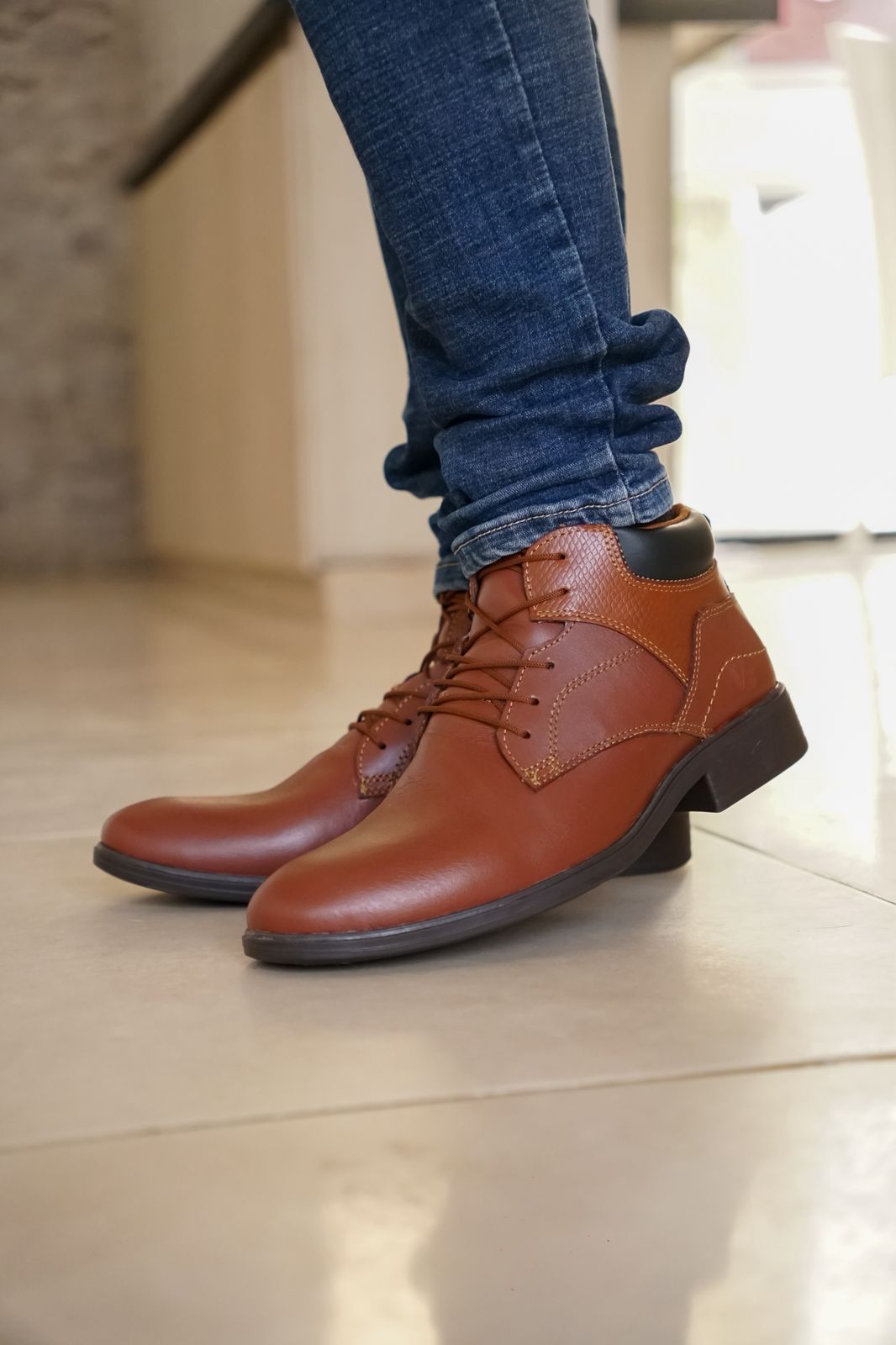 BOTIN VELEZ CUERO LISO