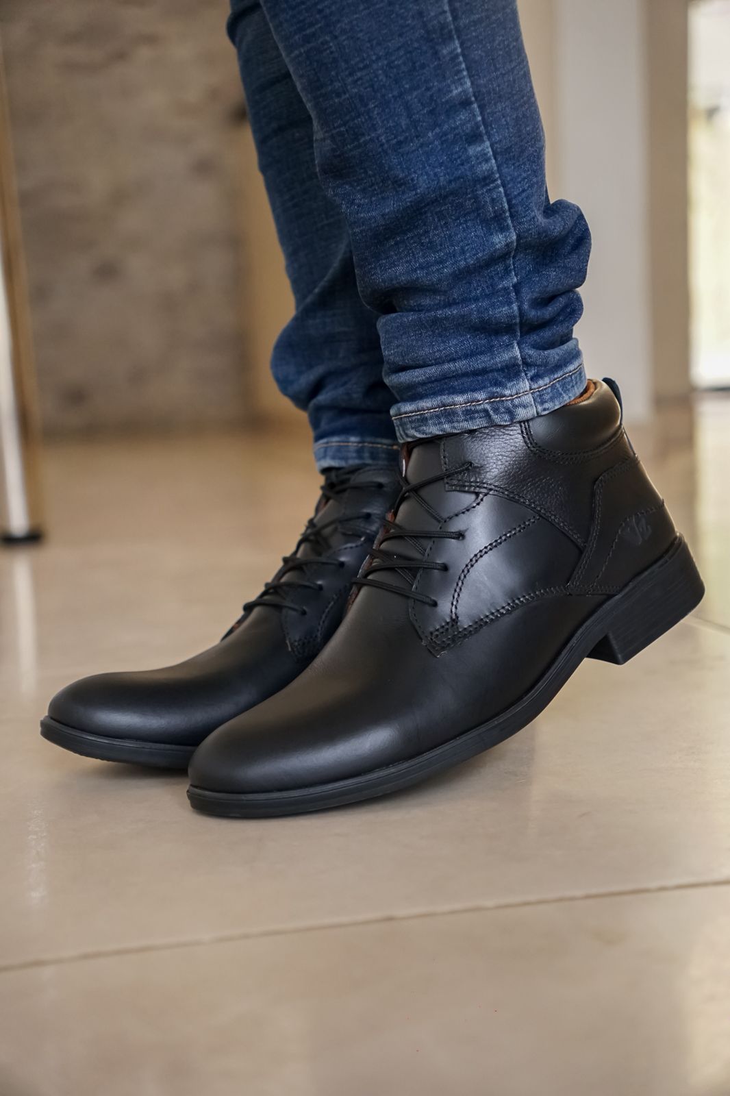 BOTIN VELEZ CUERO LISO
